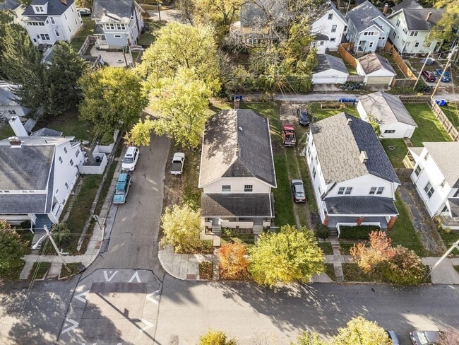 Building Photo - 263 Crestview Rd