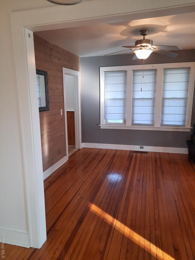 Building Photo - 23 Valley Ave