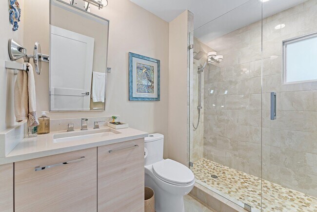 Building Photo - 108 E Tarpon Ln