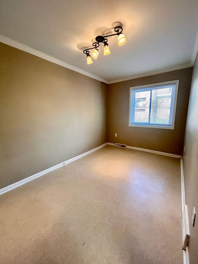 Building Photo - Spacious 4-Bedroom Home in Lancaster