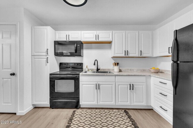 Building Photo - 1505 W McKinley St