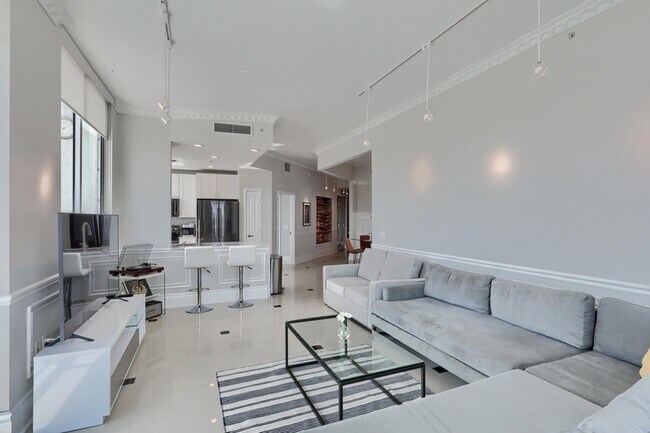 Building Photo - 300 S Australian Ave