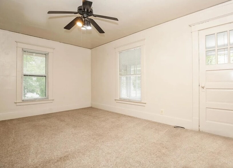 Building Photo - 425-427 W 16th St