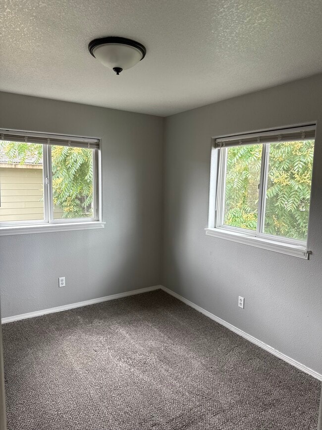 Building Photo - 5623 SE 84th Ave