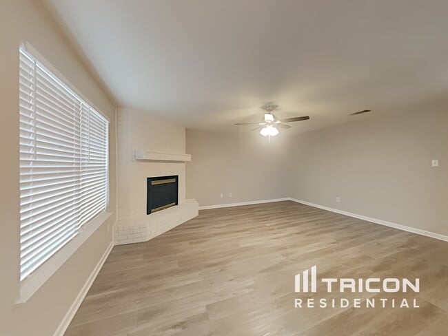 Building Photo - 612 Circleview Dr