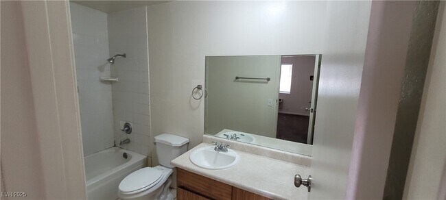 Building Photo - 4955 Jeffreys St