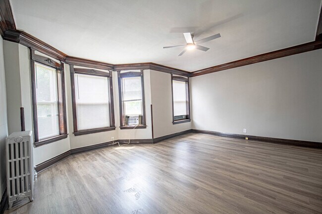 Building Photo - 6362 S Greenwood Ave
