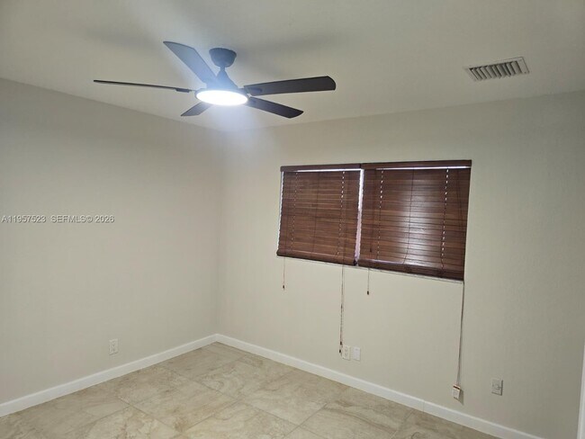 Building Photo - 5151 W Oakland Park Blvd