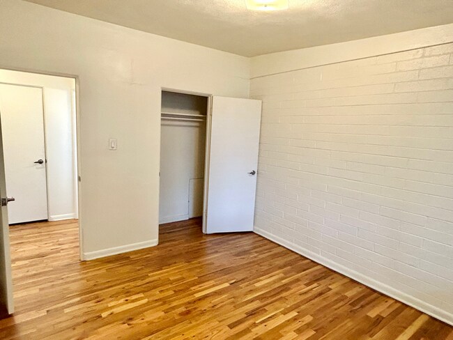 Building Photo - 5280 W 17th Ave