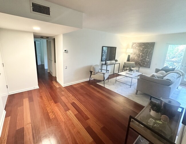 Building Photo - 330 S Barrington Ave