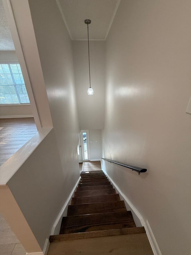 Building Photo - Long Term Rental - Smoke Rise Townhouse - ...
