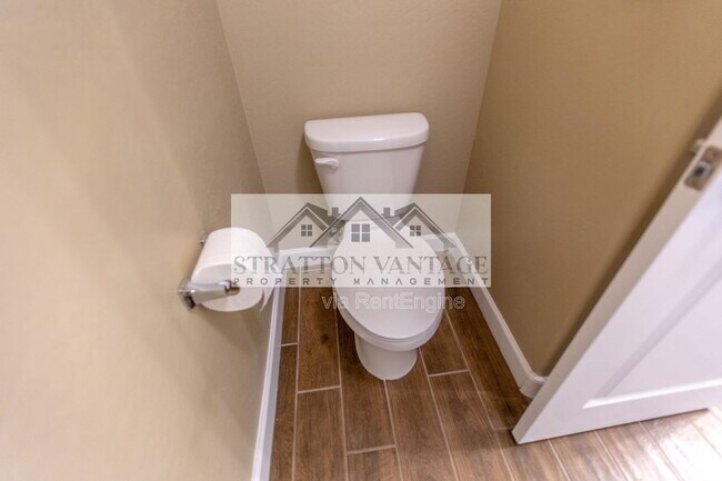 Building Photo - 240 W Juniper Ave