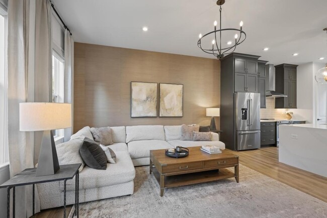 Building Photo - 121 Chestnut Cir