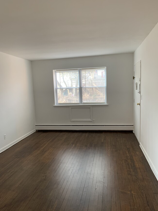 Building Photo - 405 Grove St