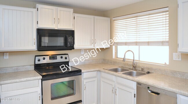 Building Photo - 7230 N Ulene Pl