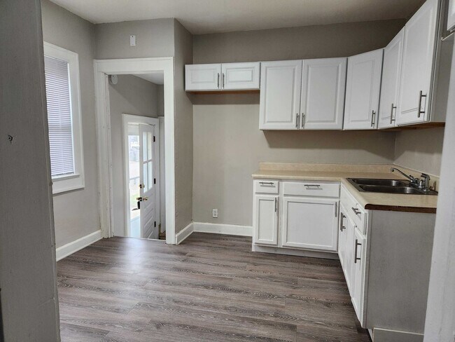 Building Photo - Welcome to this charming 2-bedroom, 1-bathroom single-family home located in the heart of Indiana...