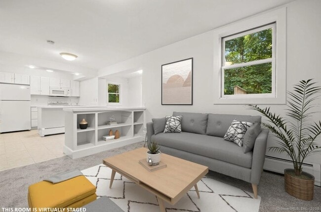 Building Photo - 412 Main St