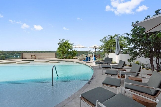 Building Photo - 44 East Ave