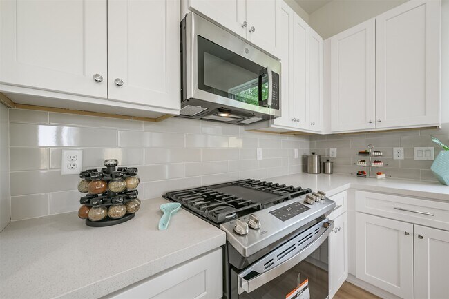 Building Photo - 5630 Balbo St