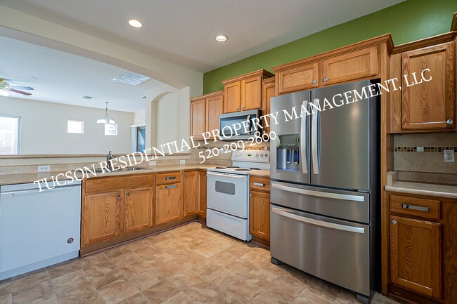 Building Photo - 6070 Wych Elm Pl