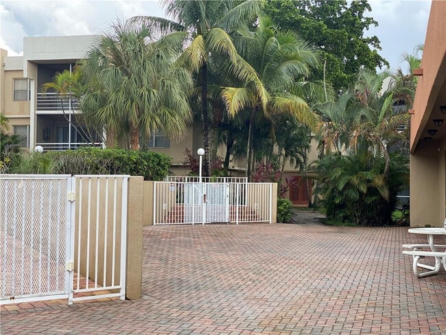 Building Photo - 4235 N University Dr