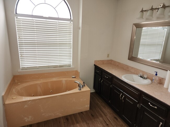 Building Photo - 6105 W 2nd Manor