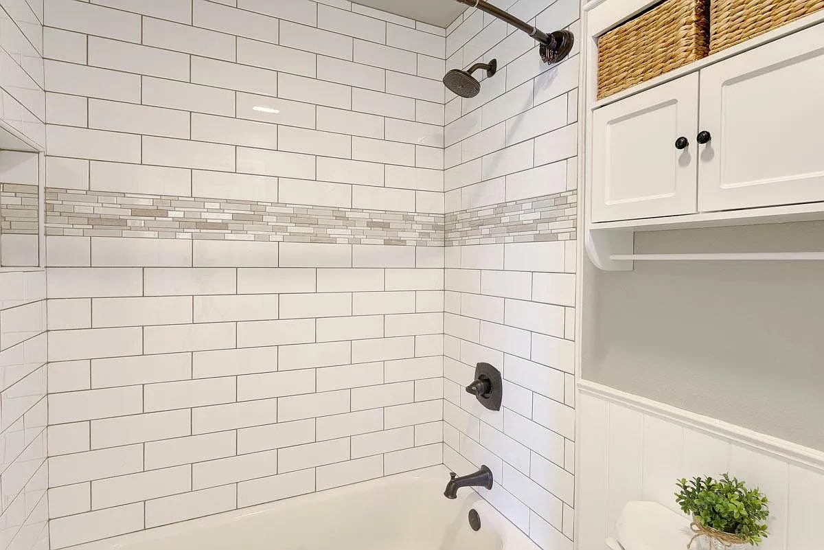 tile shower with tub - 14 Coventry Ln