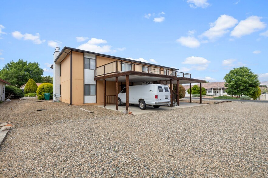 Building Photo - 1299 N Tapadero Dr
