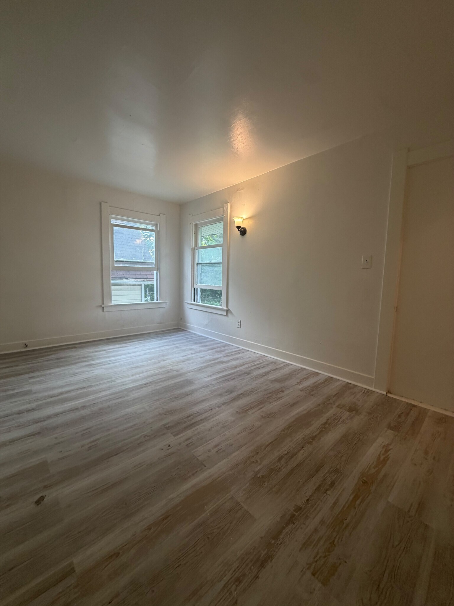 Building Photo - 3337 Parkwood Ave