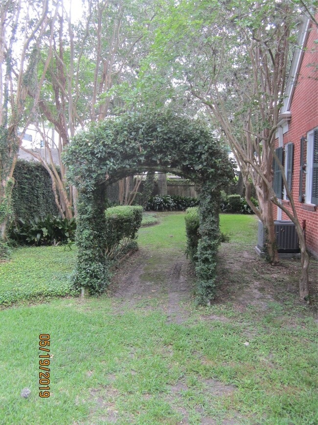 Building Photo - 5326 Mandell St