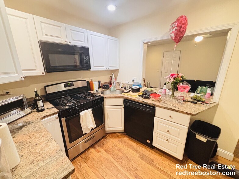 Building Photo - 62 Egmont St