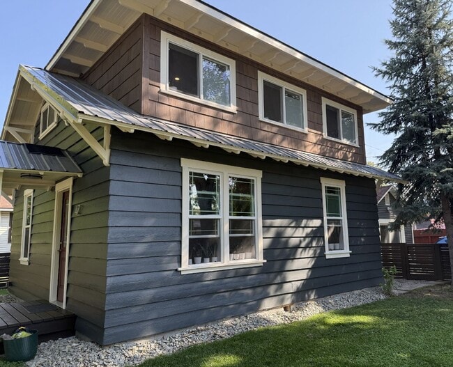 Building Photo - Charming Kalispell Home