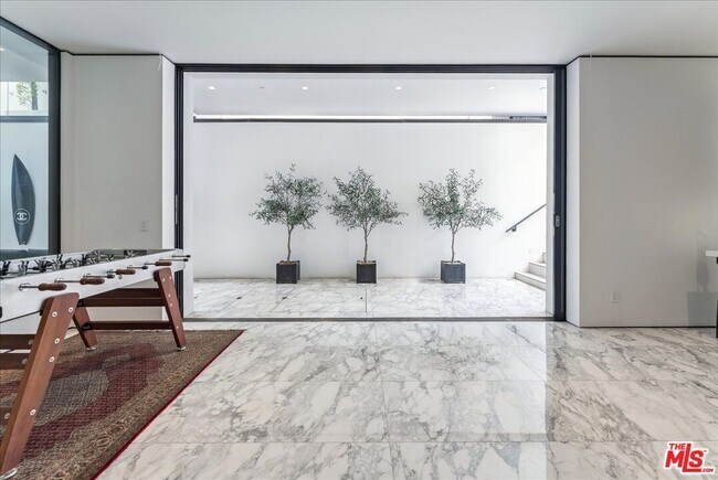 Building Photo - 213 S La Peer Dr