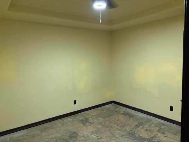 Building Photo - 405 Michoacan Loop