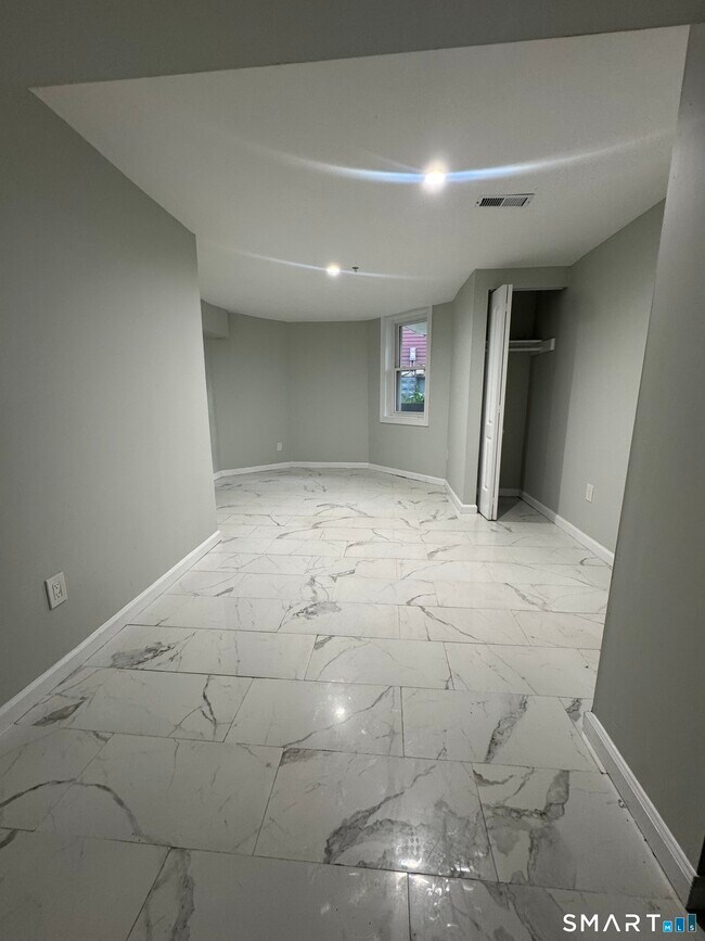 Building Photo - 368 Norton St