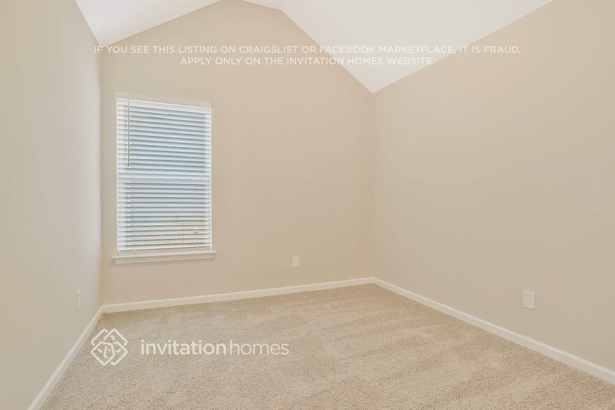 Building Photo - 2736 Live Oak Trail