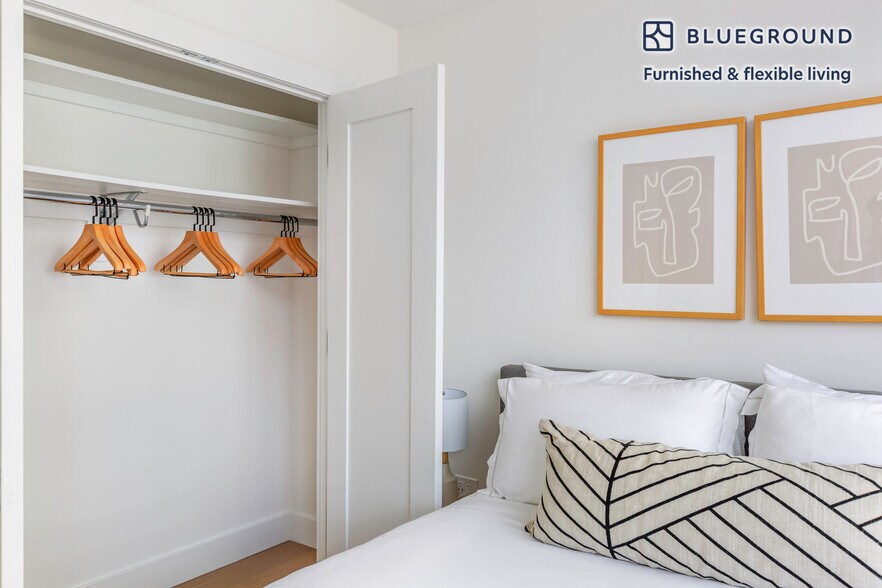 Building Photo - 250 W 19th St