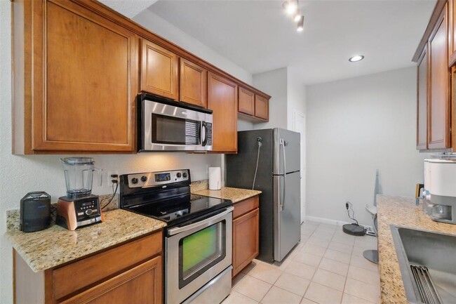 Building Photo - 2255 Braeswood Park Dr