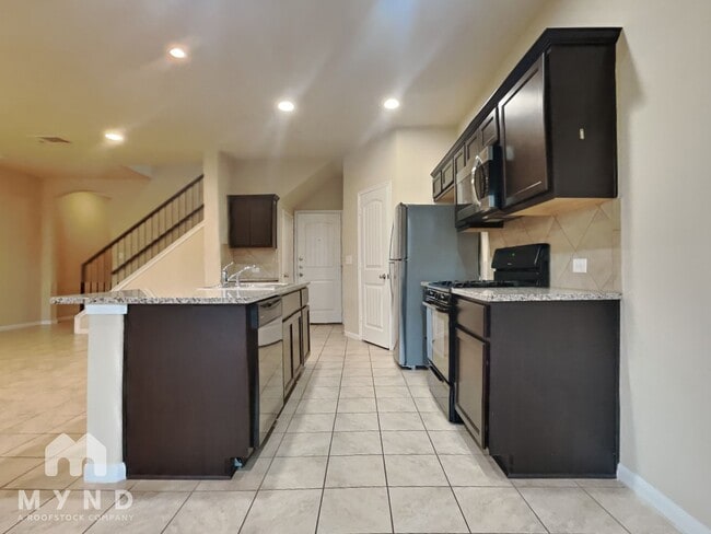 Building Photo - 2880 Donnell Dr
