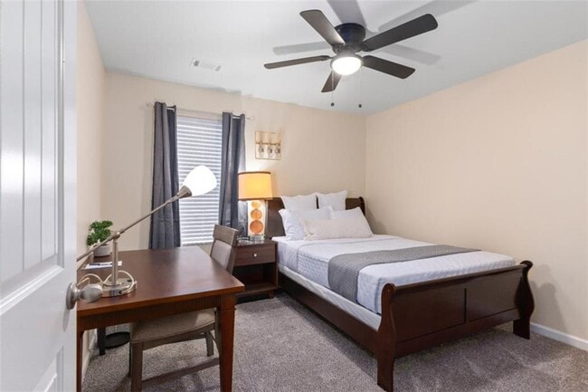 Building Photo - 2896 S Hills