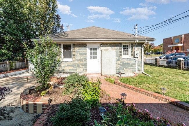 Building Photo - 1700 14th St S