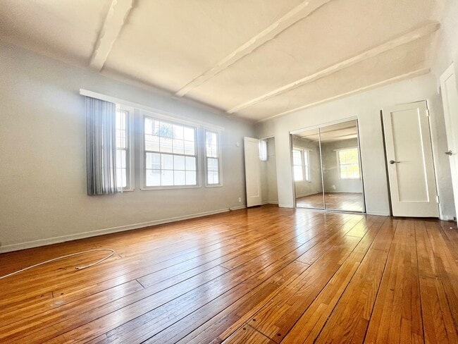 Building Photo - 143 N Hamilton Dr
