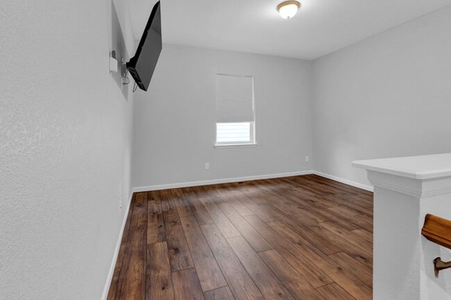 Building Photo - Beautiful low-maintenance ranch home with turf in front and back!