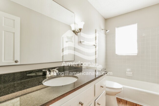 Building Photo - 3512 Jamaica Dr