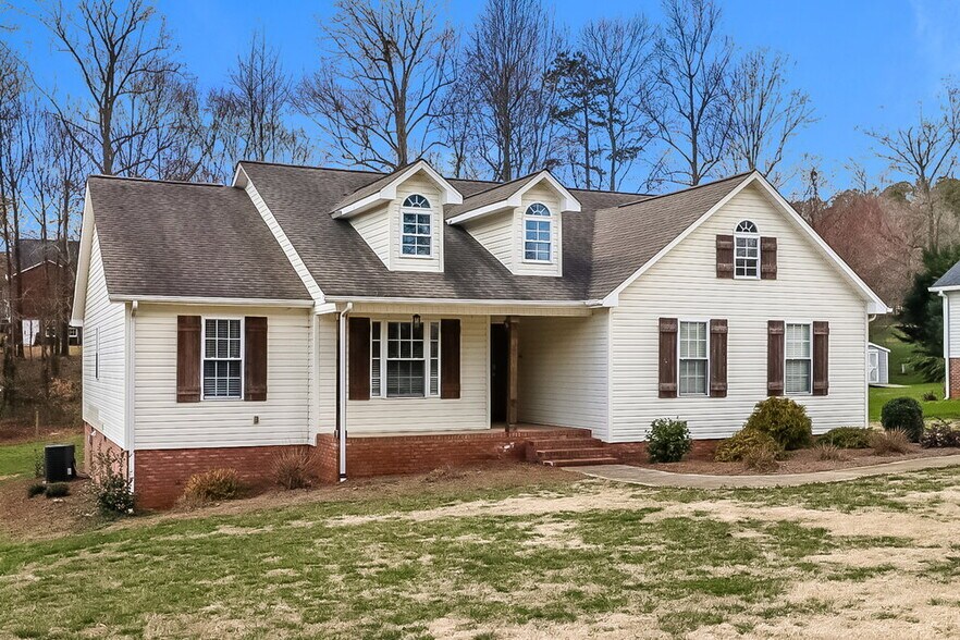 Building Photo - 104 Farmwood Dr
