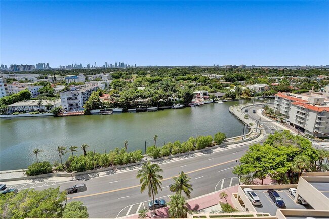 Building Photo - 2555 Collins Ave