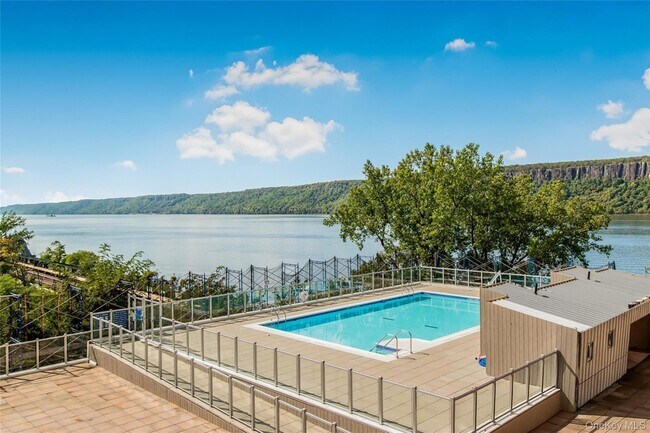 Building Photo - 1155 Warburton Ave