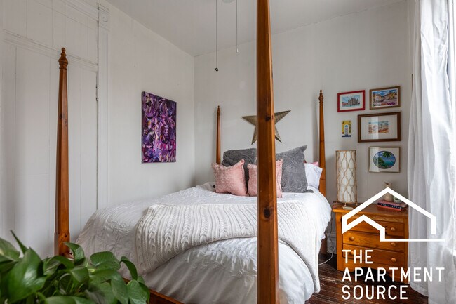 Building Photo - 2465 N Lincoln Ave