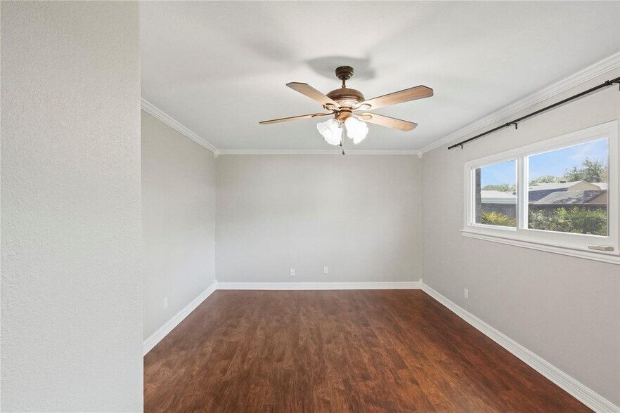 Building Photo - 1637 Dell Oak Dr