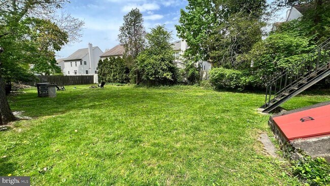 Primary Photo - 165 E Mt Pleasant Ave